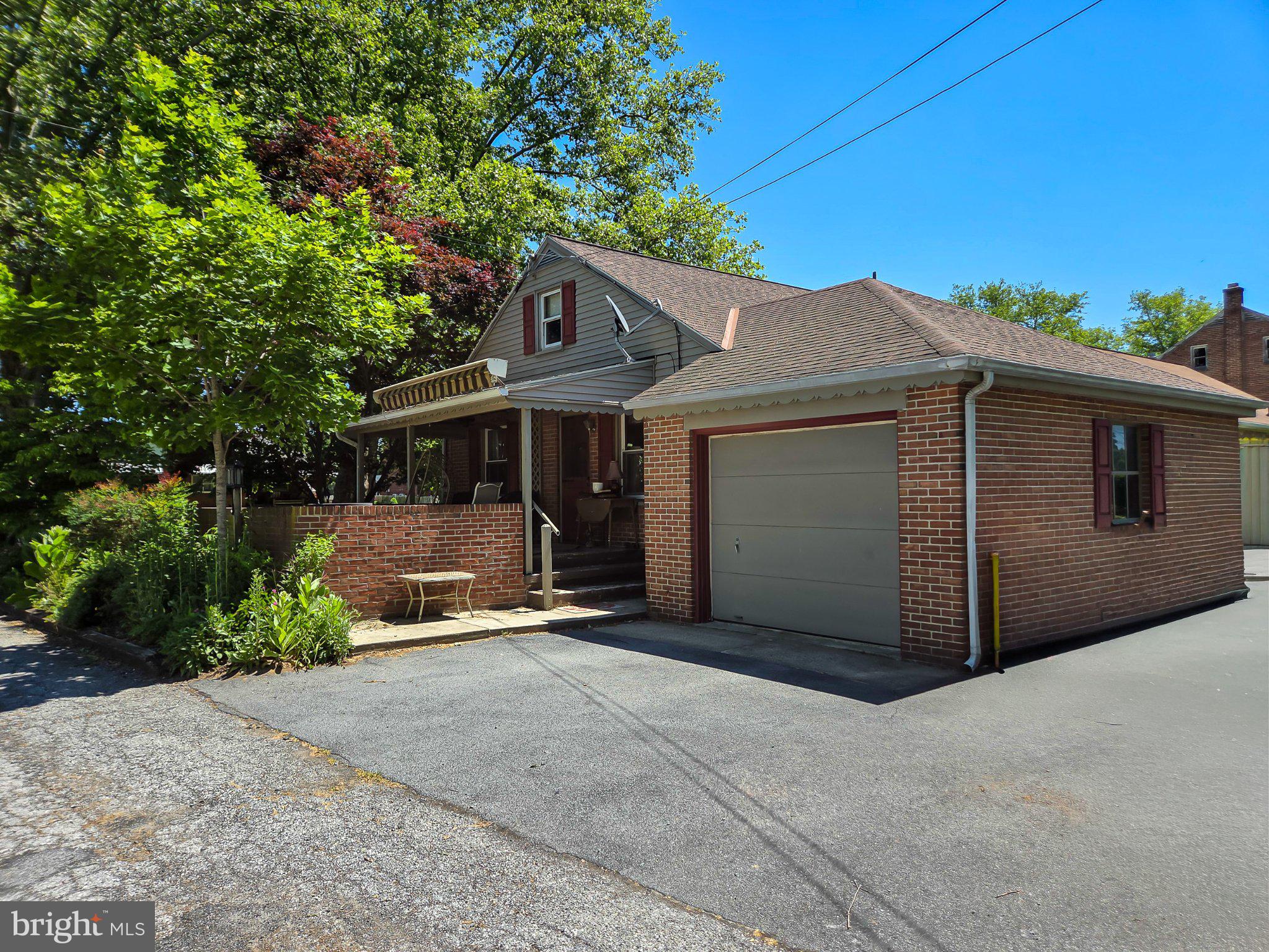 524 LOCUST STREET