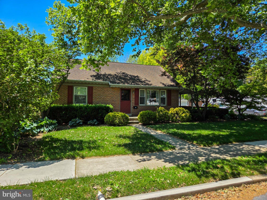 Photo of 524 Locust Street, DENVER, PA 17517 (MLS # PALA2089502)