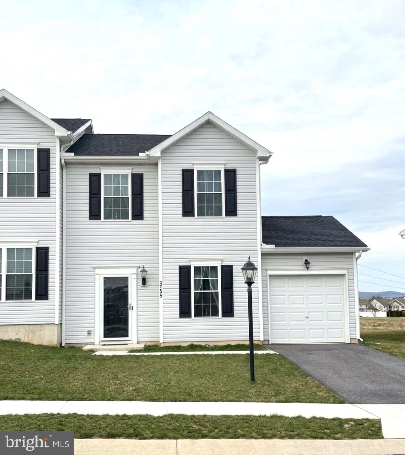 KINGS COURT AT BROWNSTONE - Residential