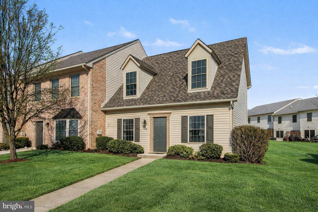 Photo of 190 Melbourne Ln, MECHANICSBURG, PA 17055 (MLS # PACB2050242)