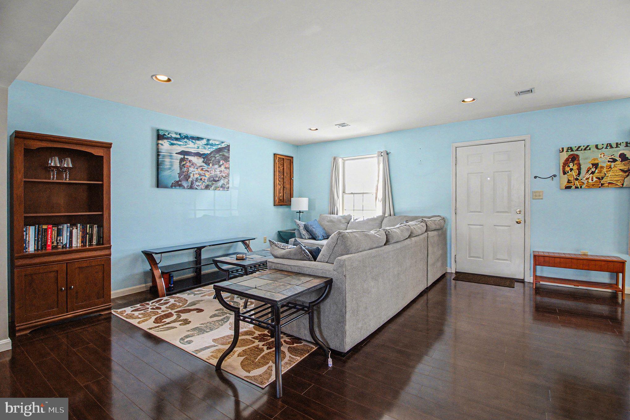 MELBOURNE PLACE - Residential