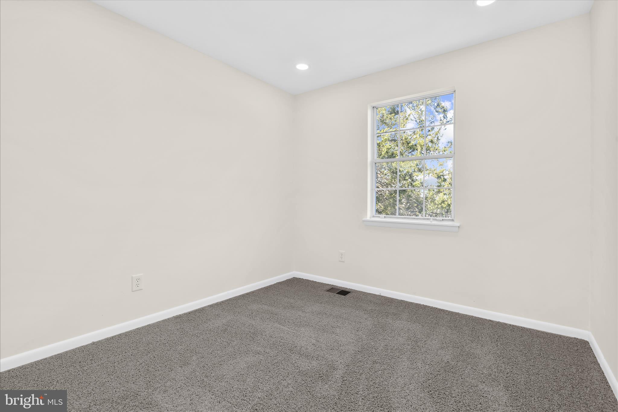 HAWTHORNE SQUARE - Residential