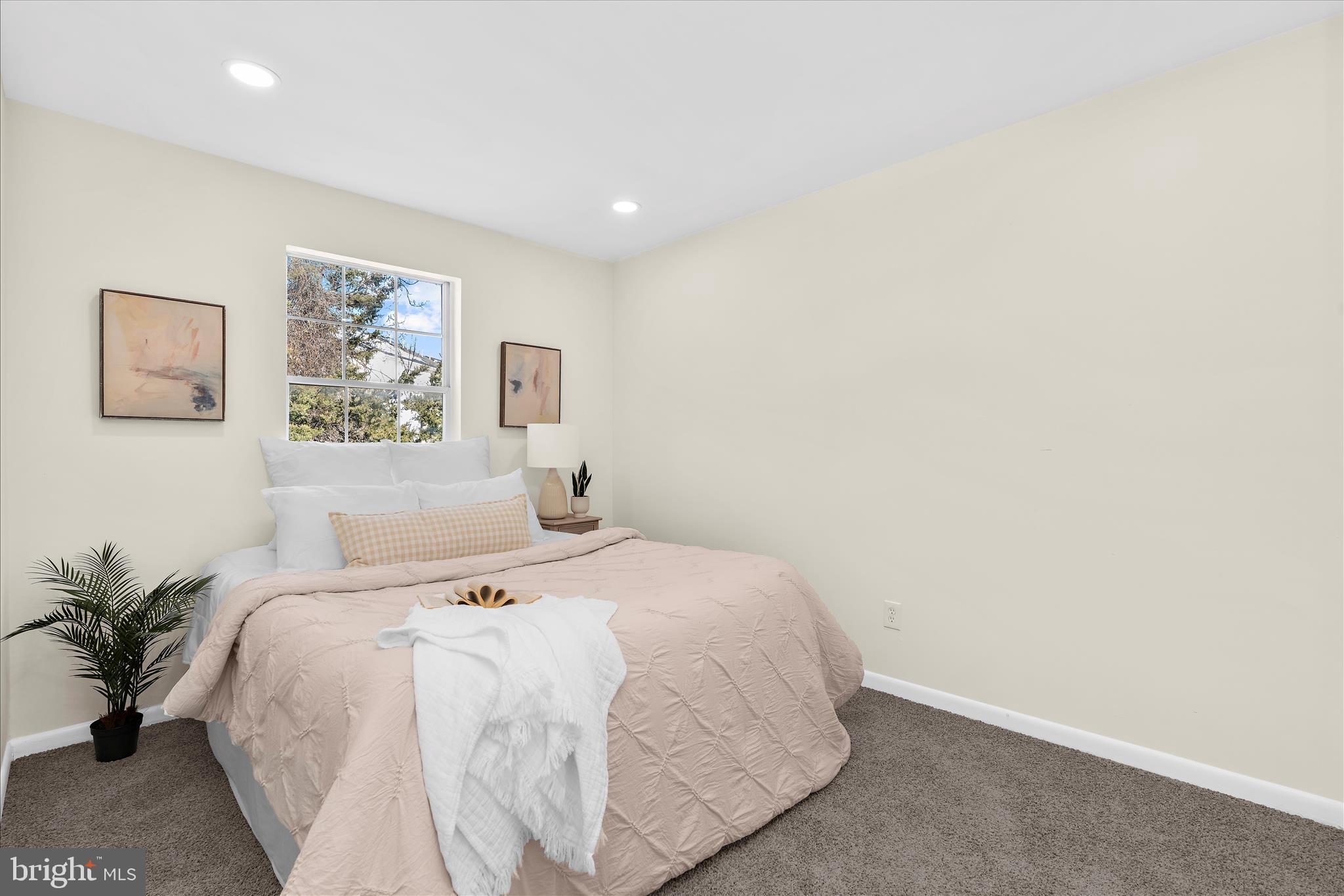 HAWTHORNE SQUARE - Residential