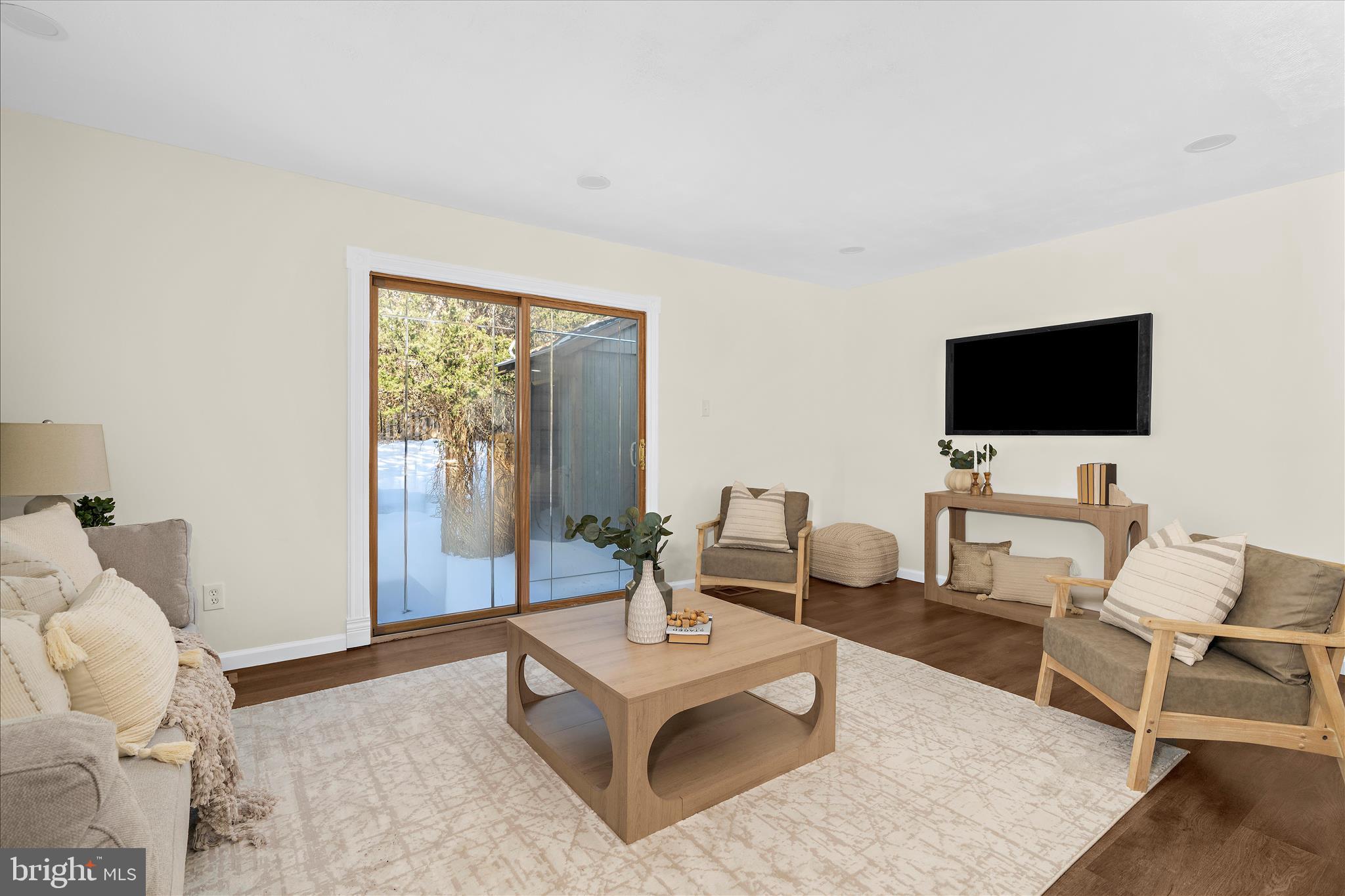 HAWTHORNE SQUARE - Residential