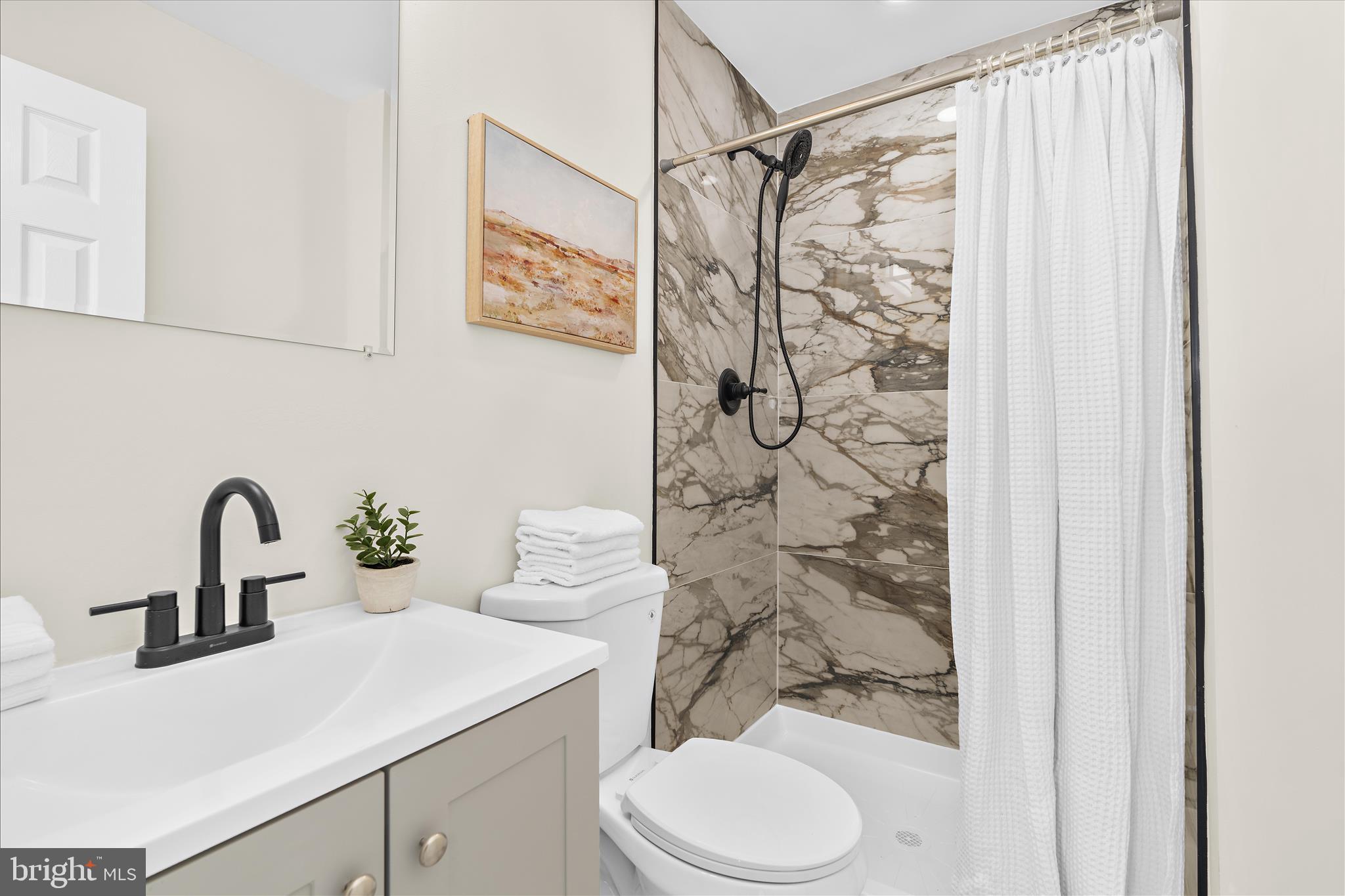 HAWTHORNE SQUARE - Residential