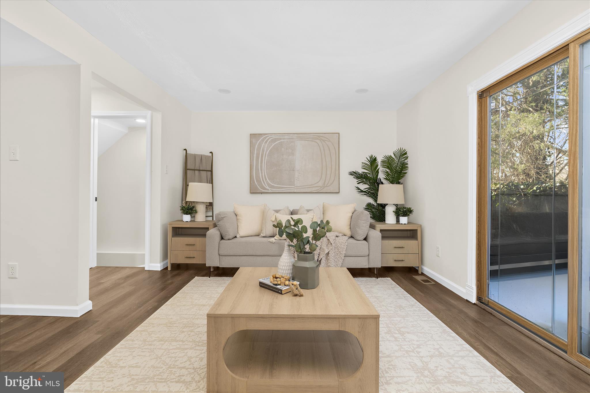 HAWTHORNE SQUARE - Residential