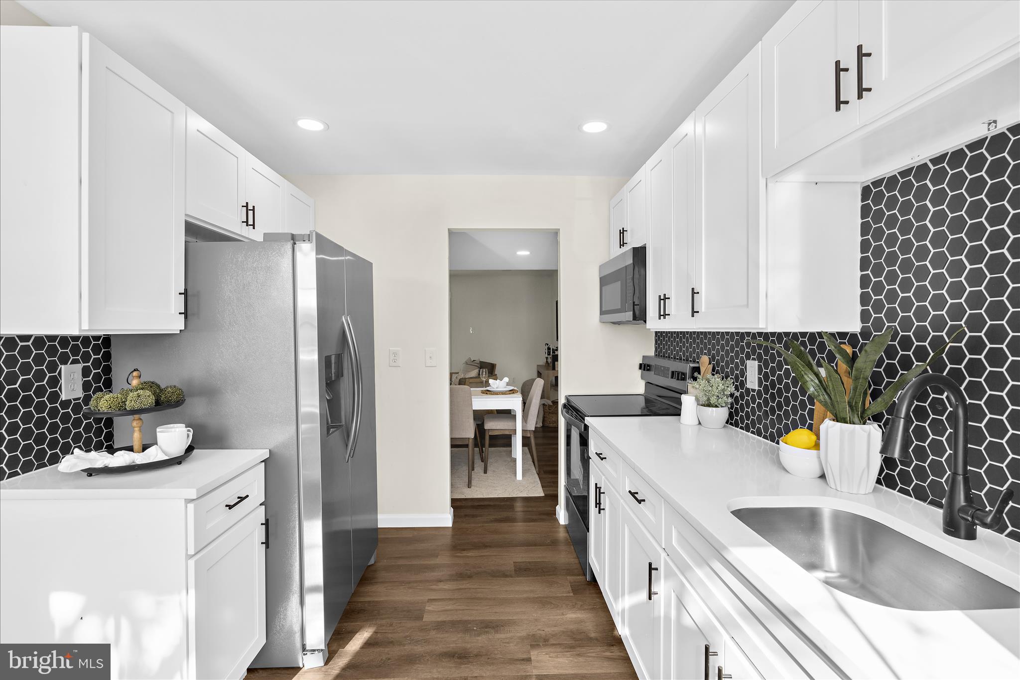 HAWTHORNE SQUARE - Residential