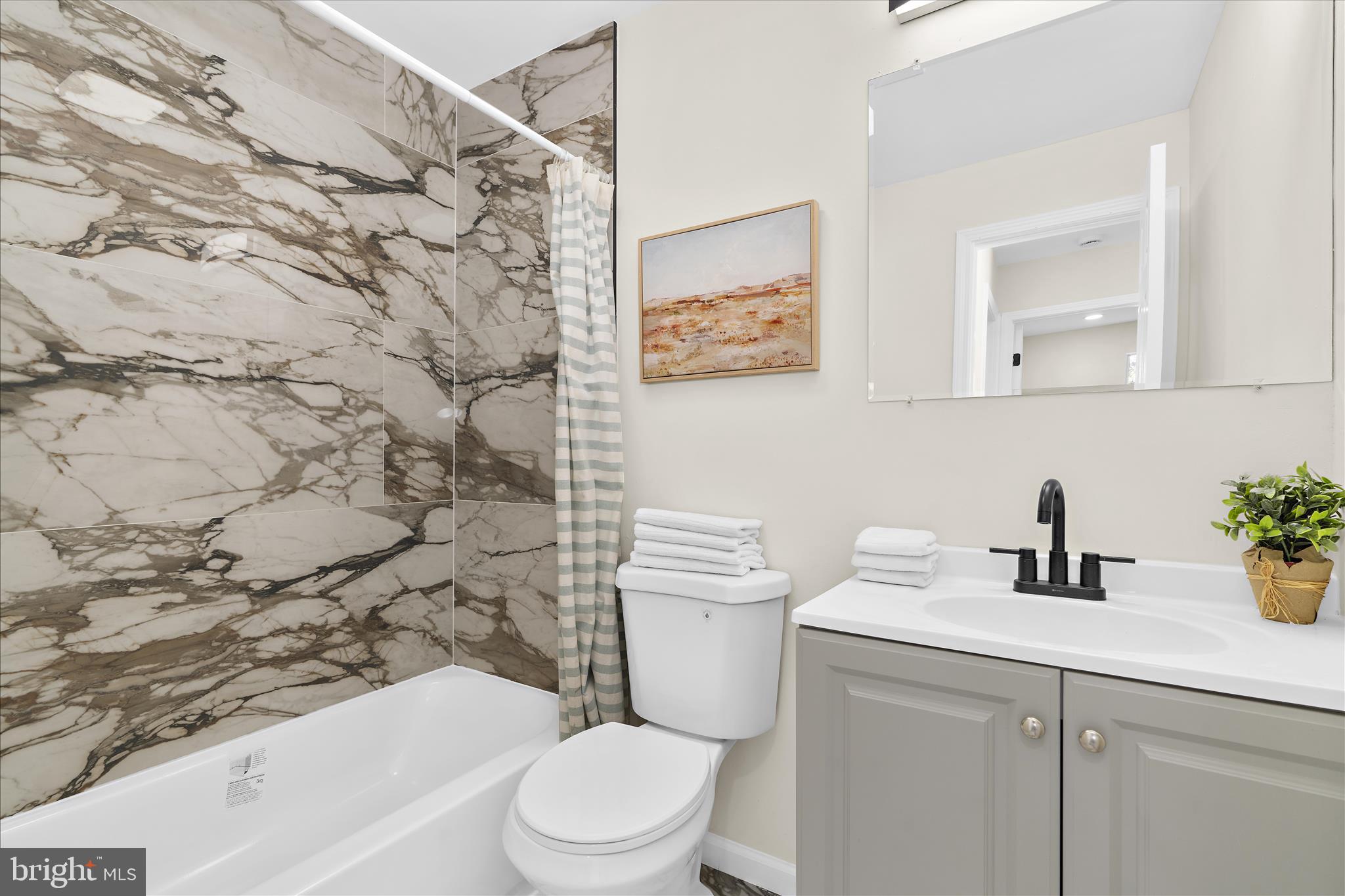 HAWTHORNE SQUARE - Residential