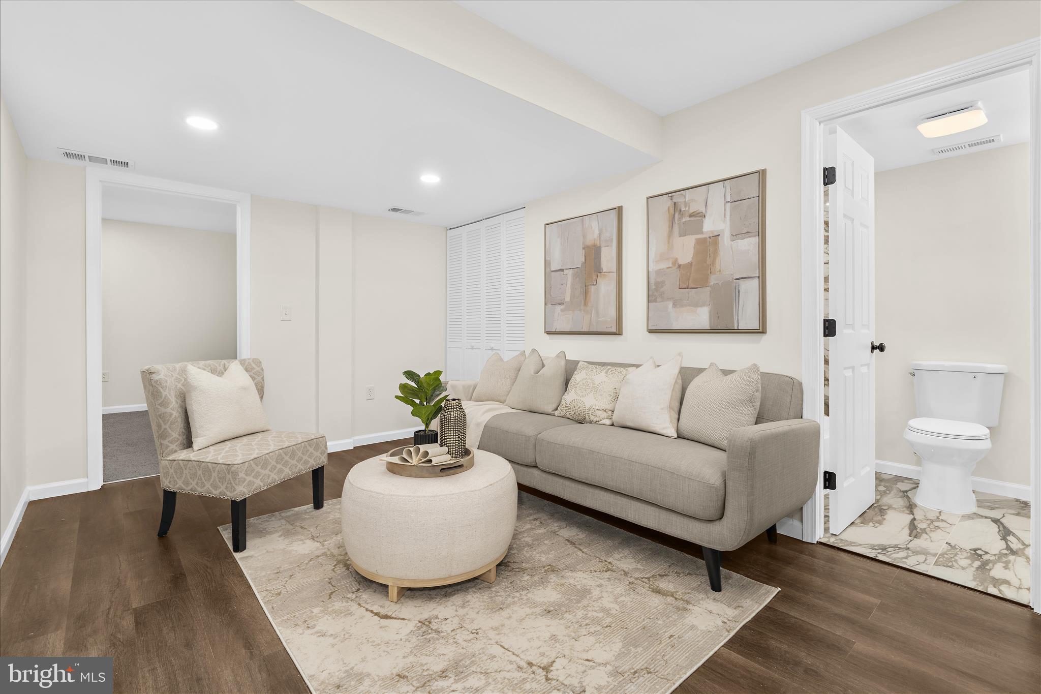 HAWTHORNE SQUARE - Residential