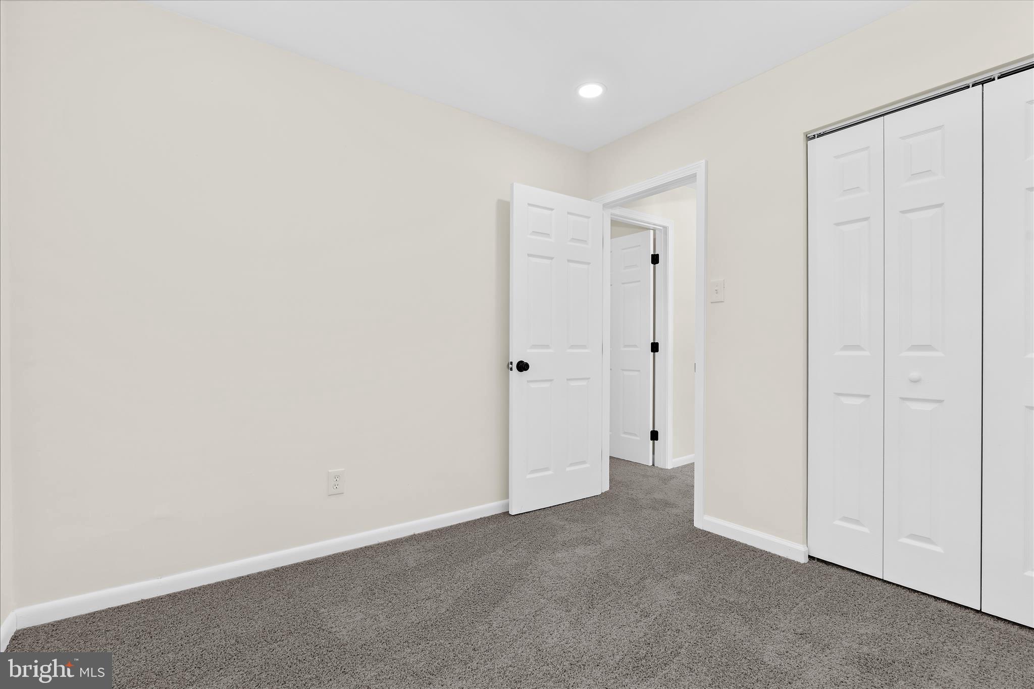 HAWTHORNE SQUARE - Residential