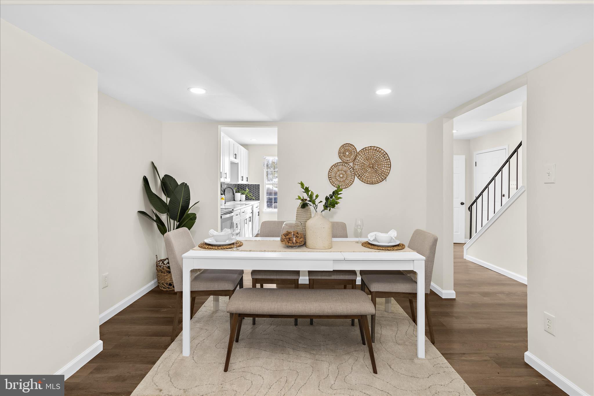 HAWTHORNE SQUARE - Residential