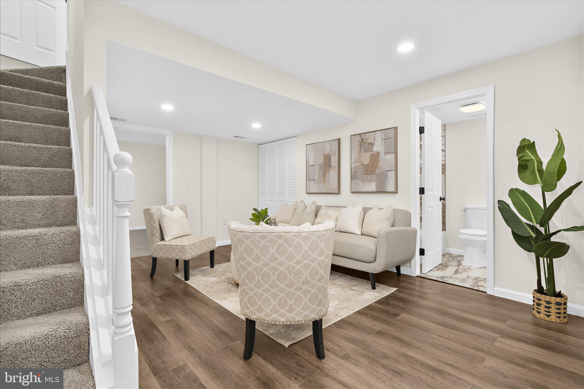 HAWTHORNE SQUARE - Residential