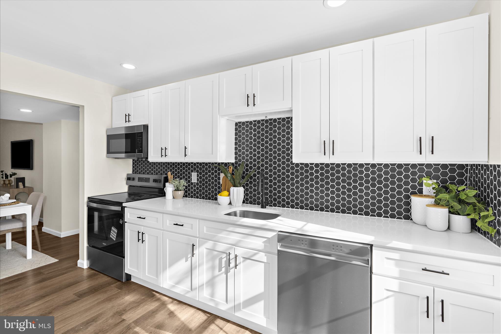 HAWTHORNE SQUARE - Residential