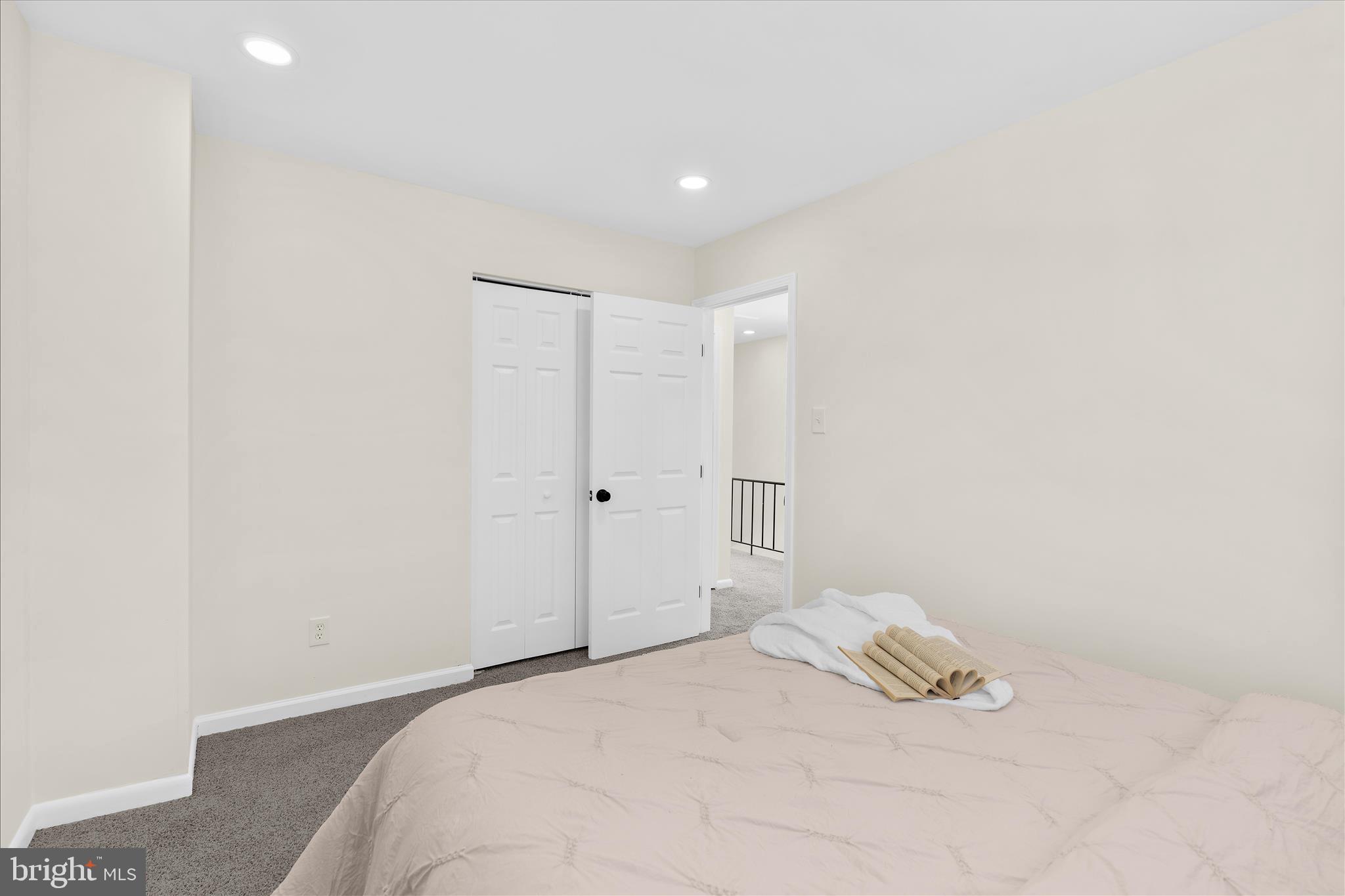 HAWTHORNE SQUARE - Residential