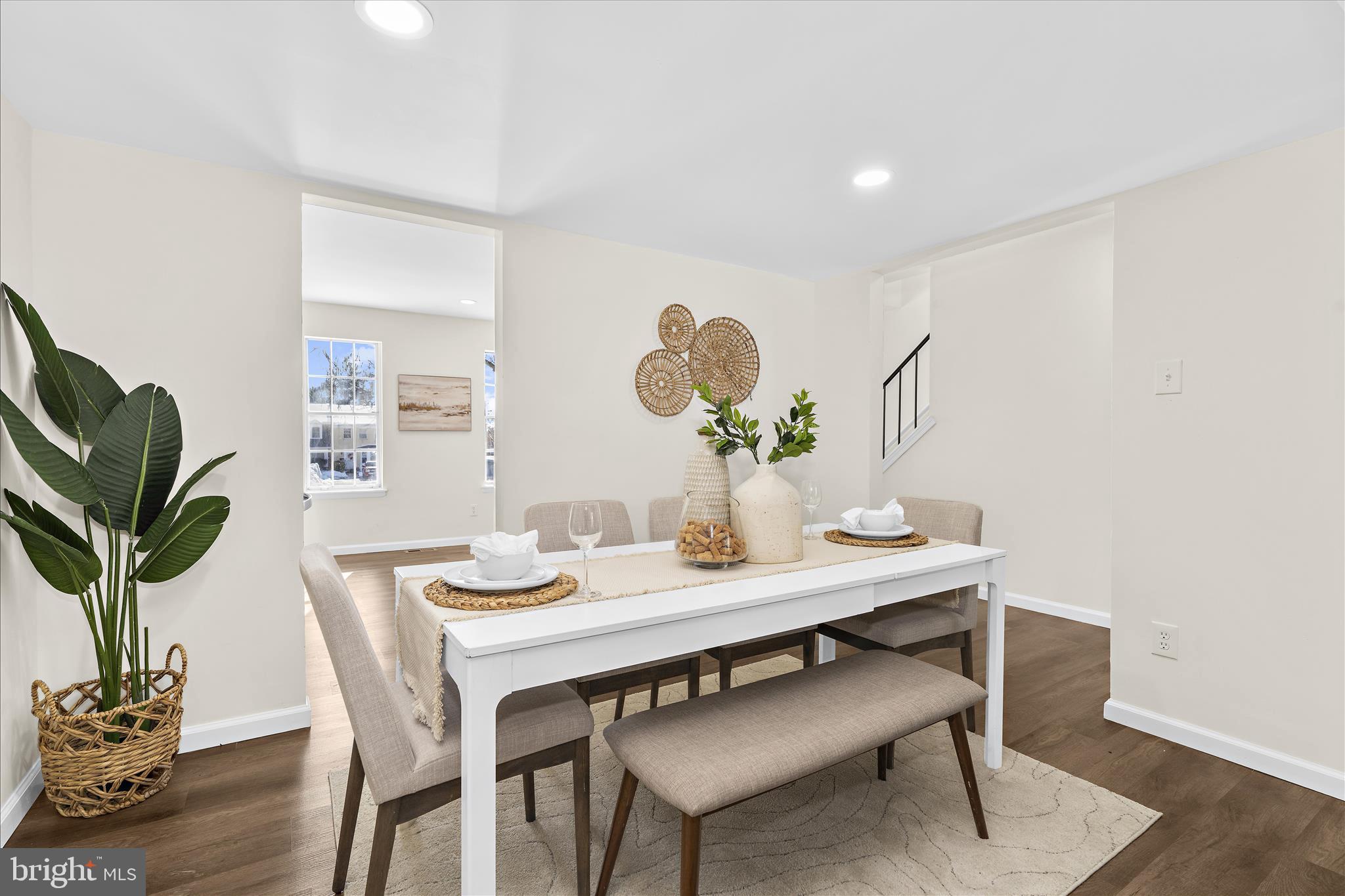 HAWTHORNE SQUARE - Residential