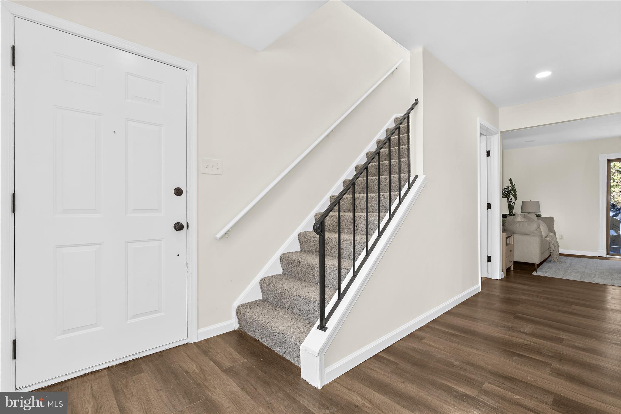 HAWTHORNE SQUARE - Residential