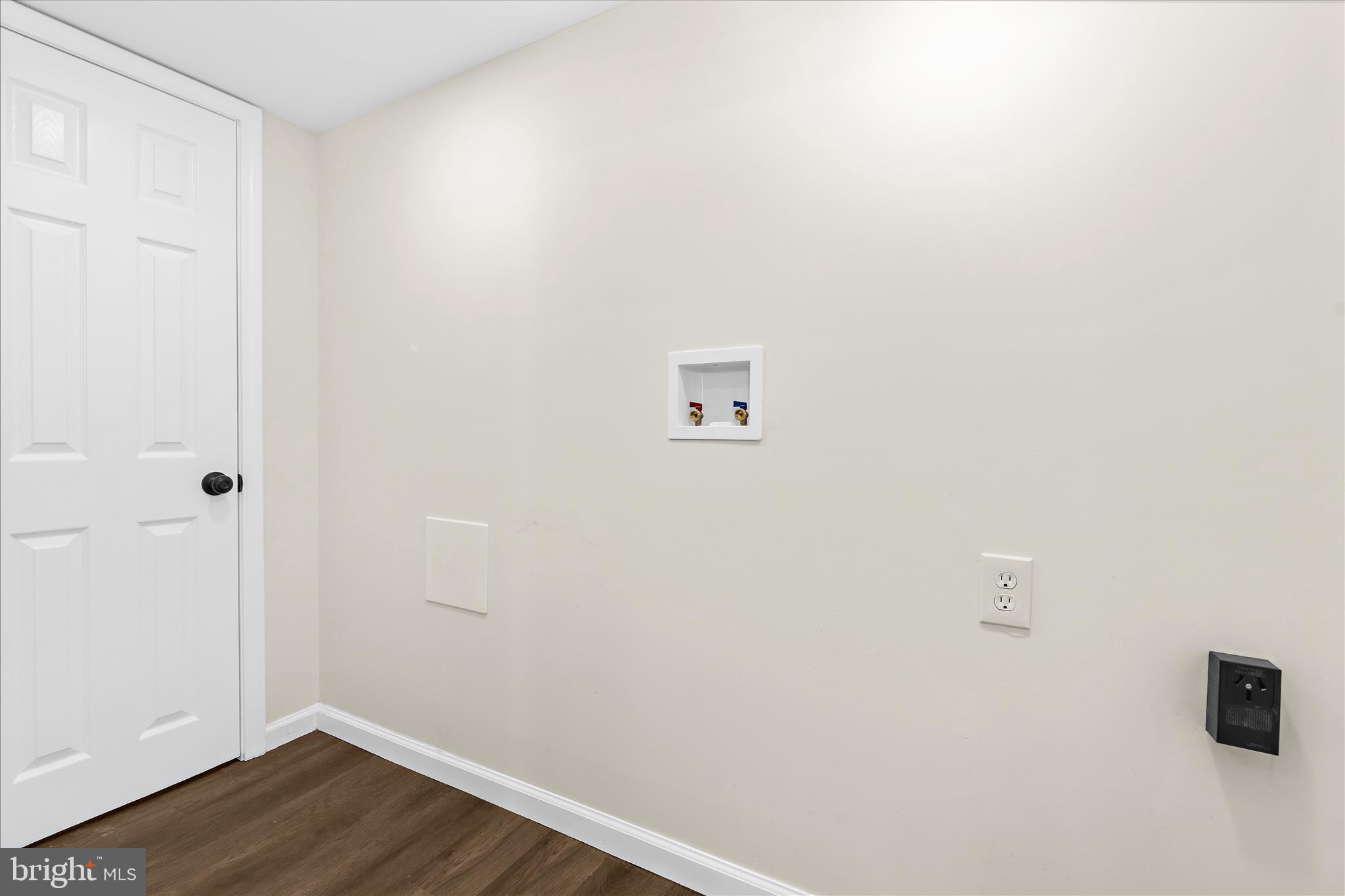 HAWTHORNE SQUARE - Residential