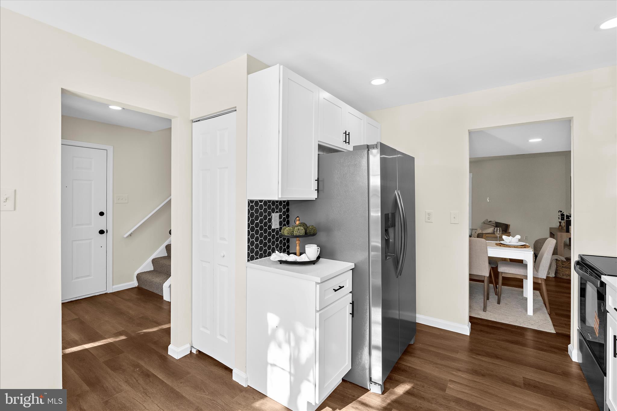 HAWTHORNE SQUARE - Residential