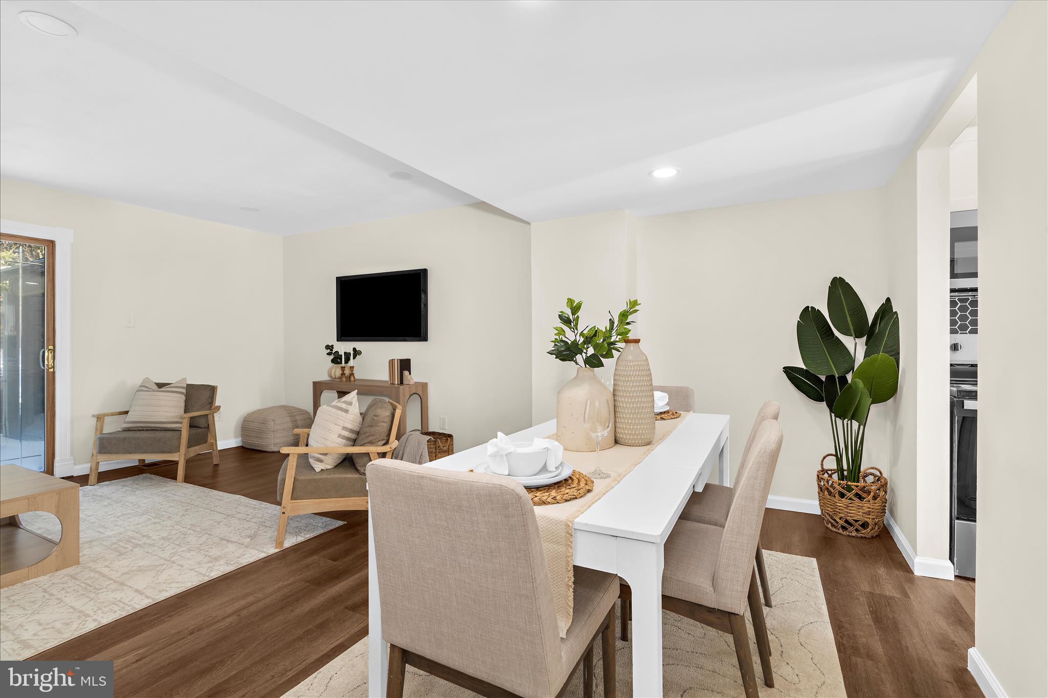 HAWTHORNE SQUARE - Residential