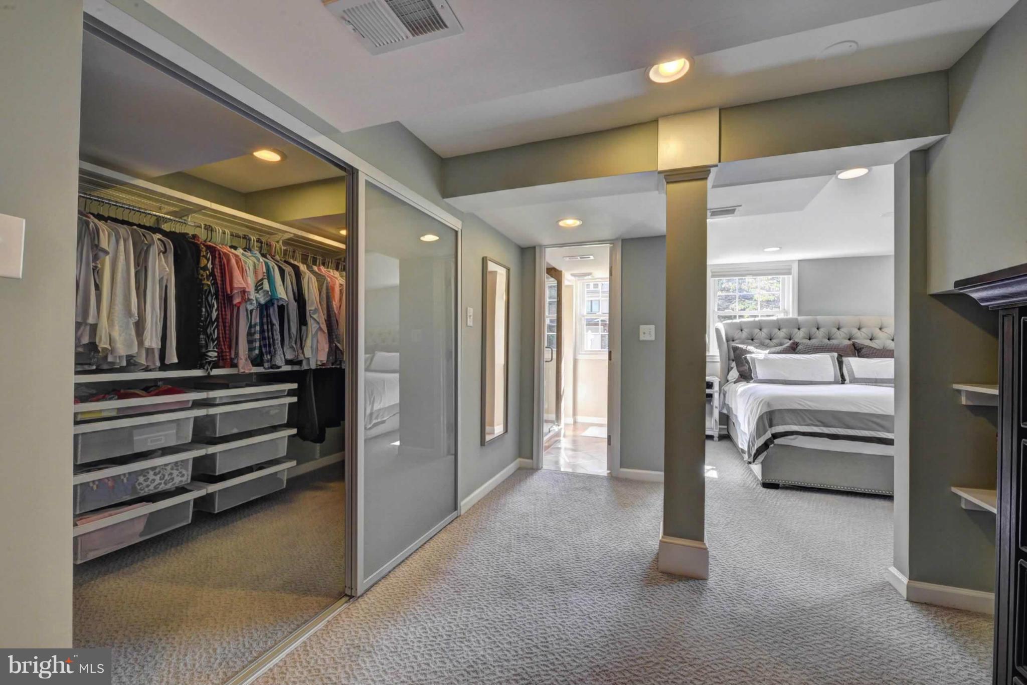 VIENNA WOODS - Residential