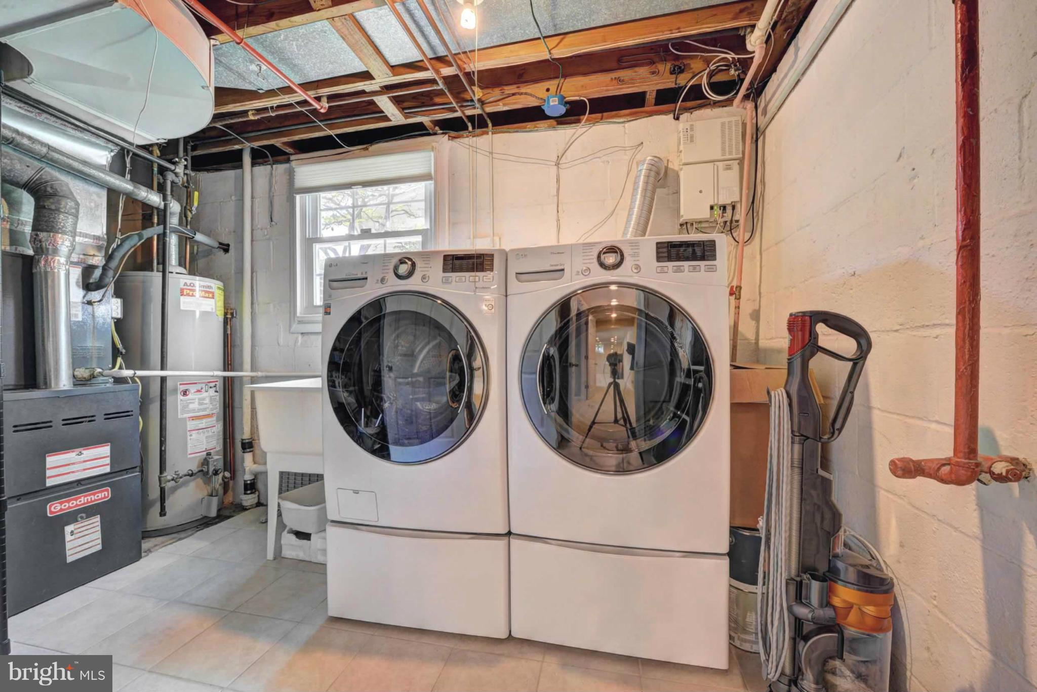 VIENNA WOODS - Residential