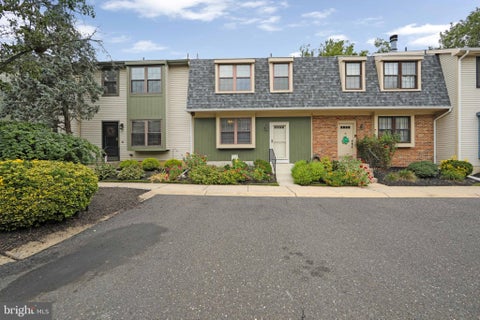 Townhouse For Sale - 27 Crofton Commons<br/> CHERRY HILL, NJ 08034