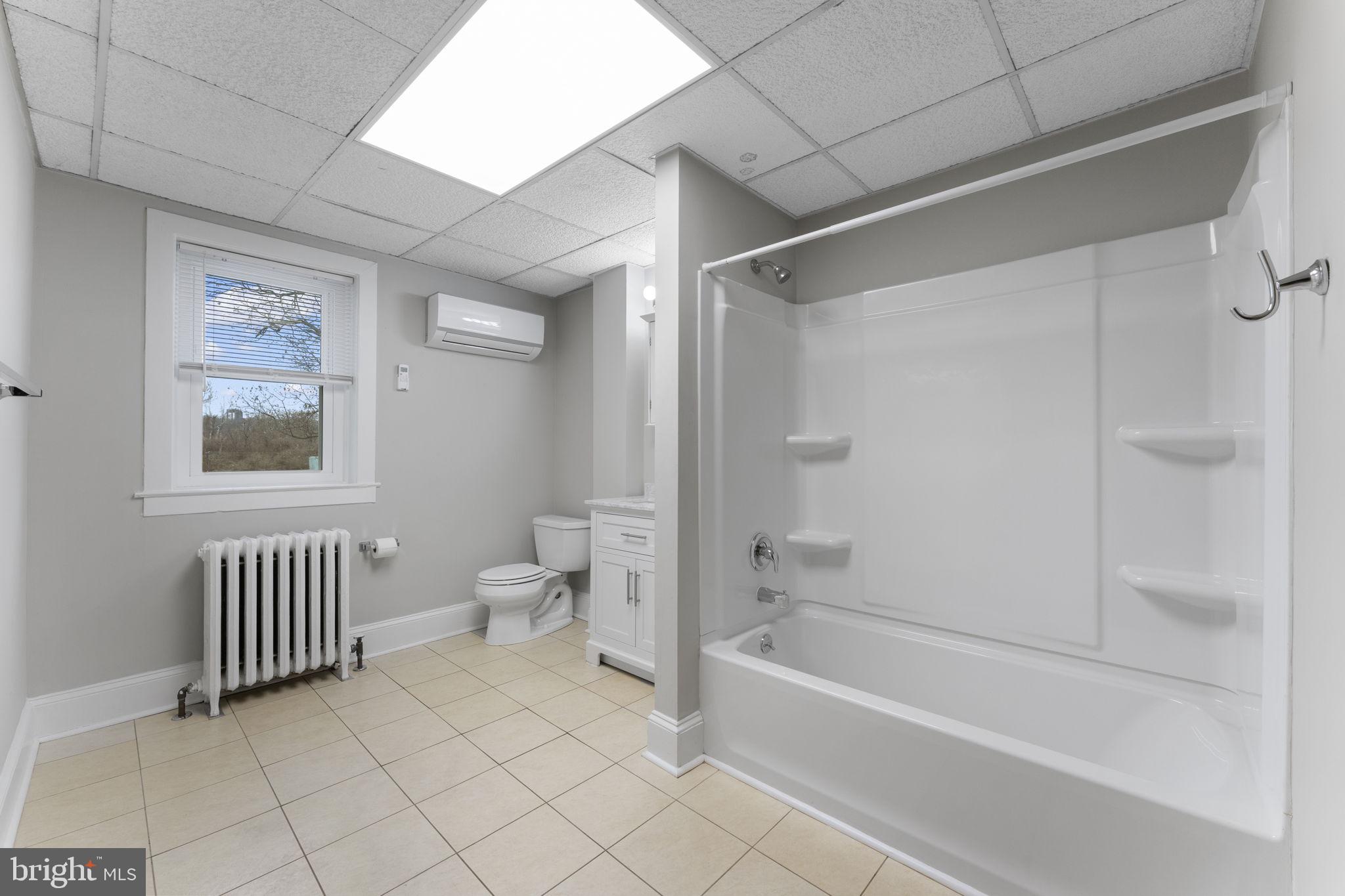 KING MANOR - Residential Lease