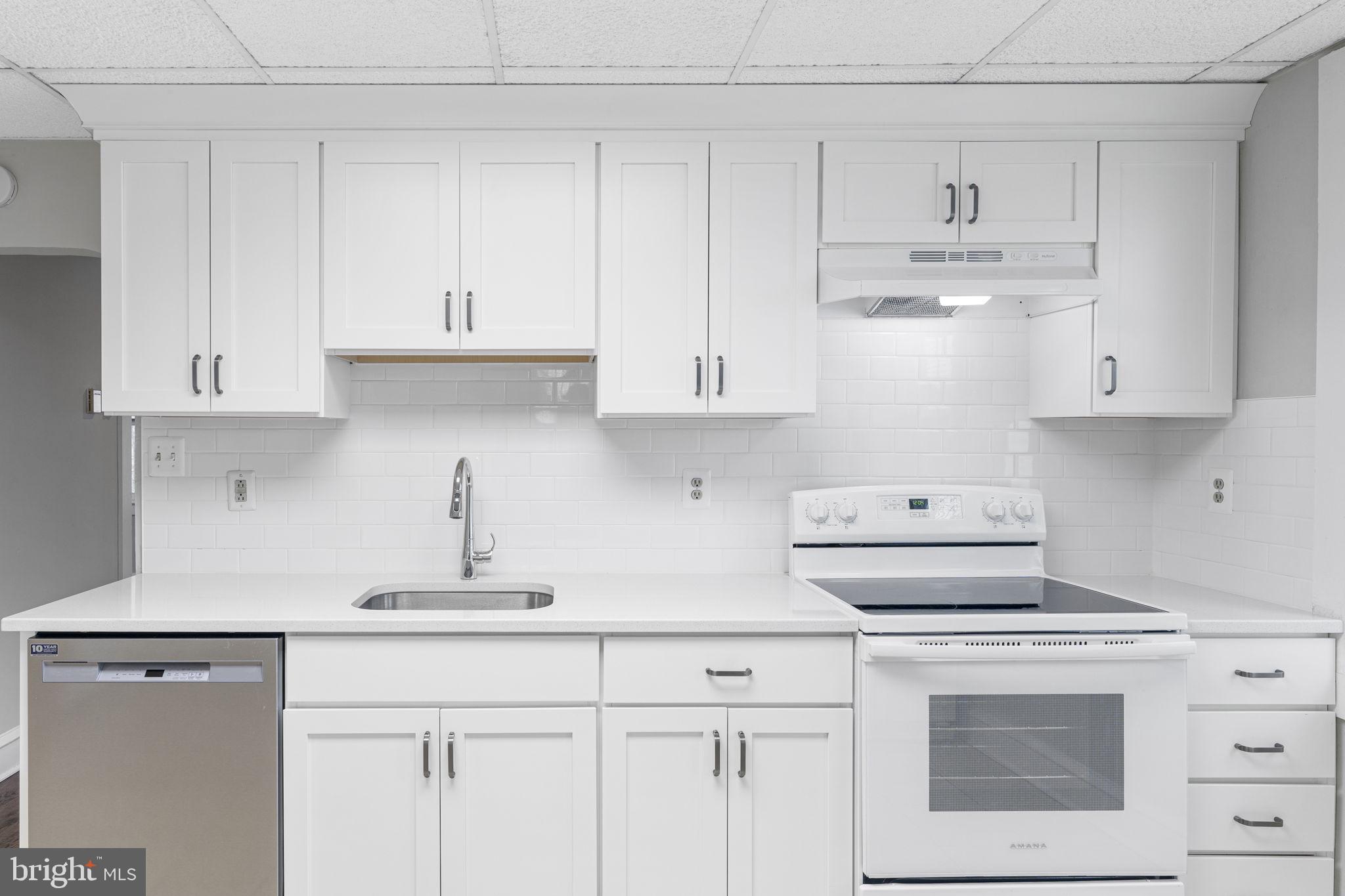 KING MANOR - Residential Lease