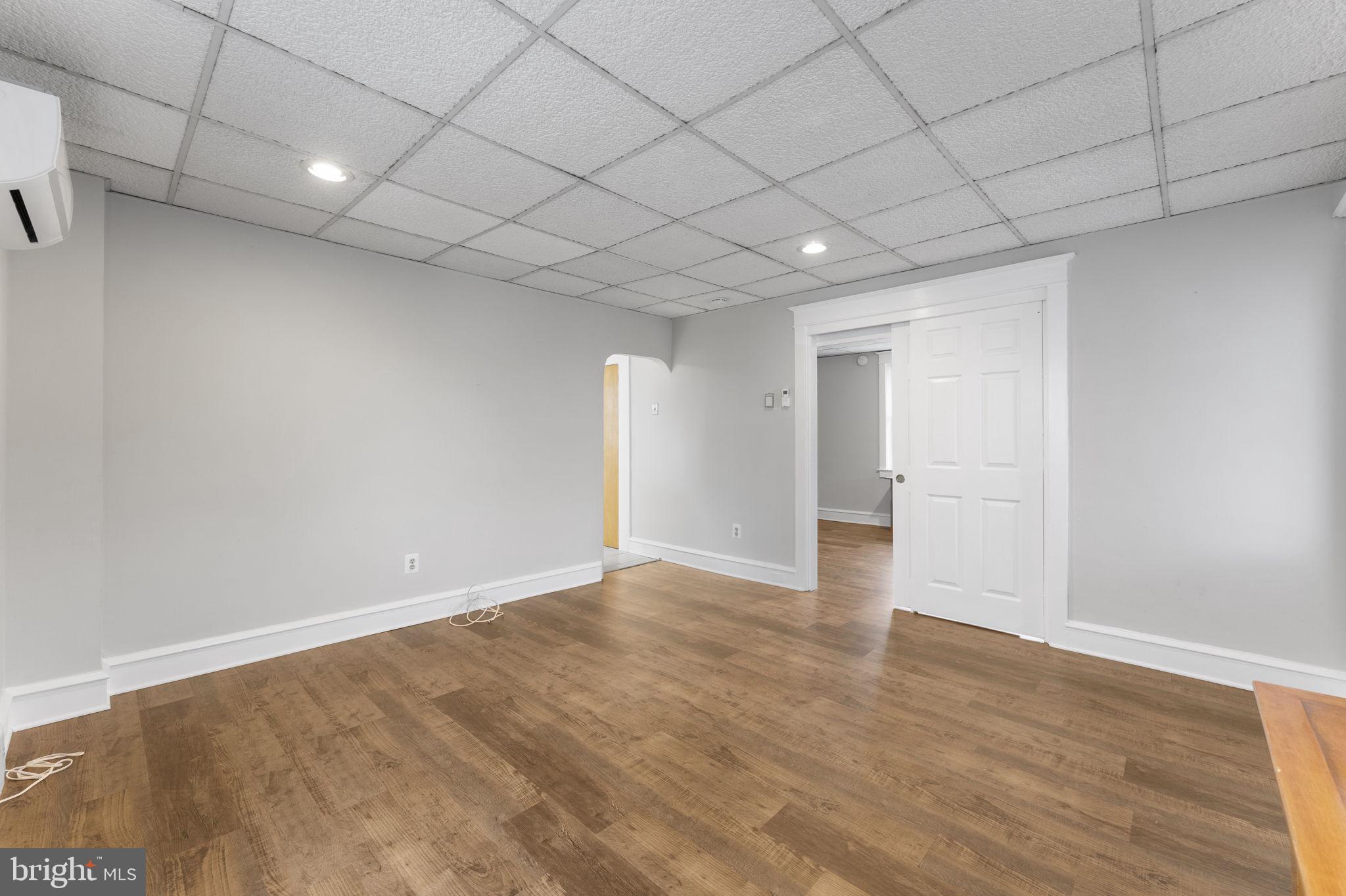 KING MANOR - Residential Lease