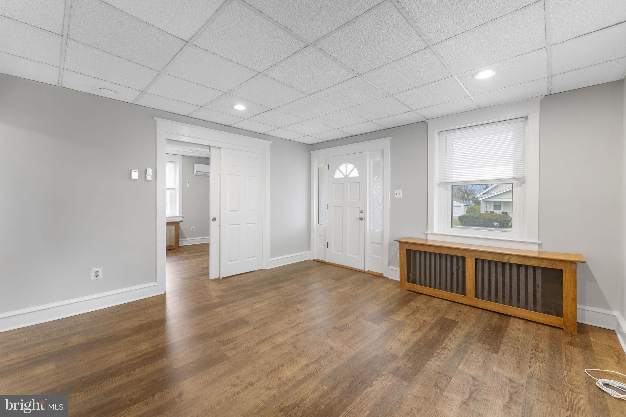 KING MANOR - Residential Lease
