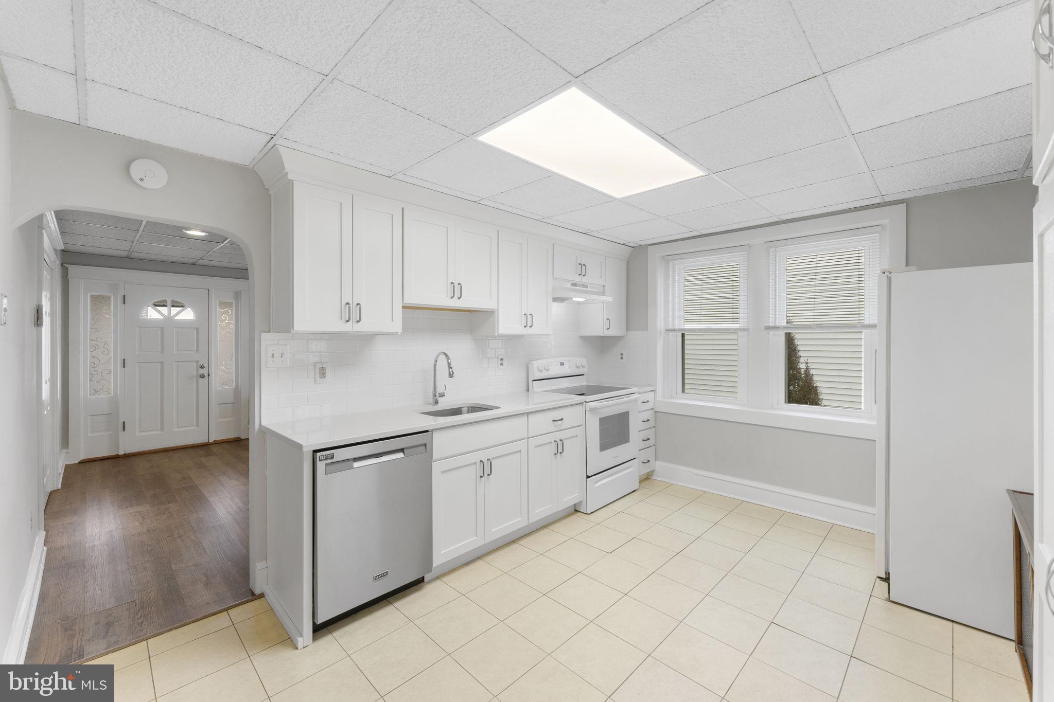 KING MANOR - Residential Lease