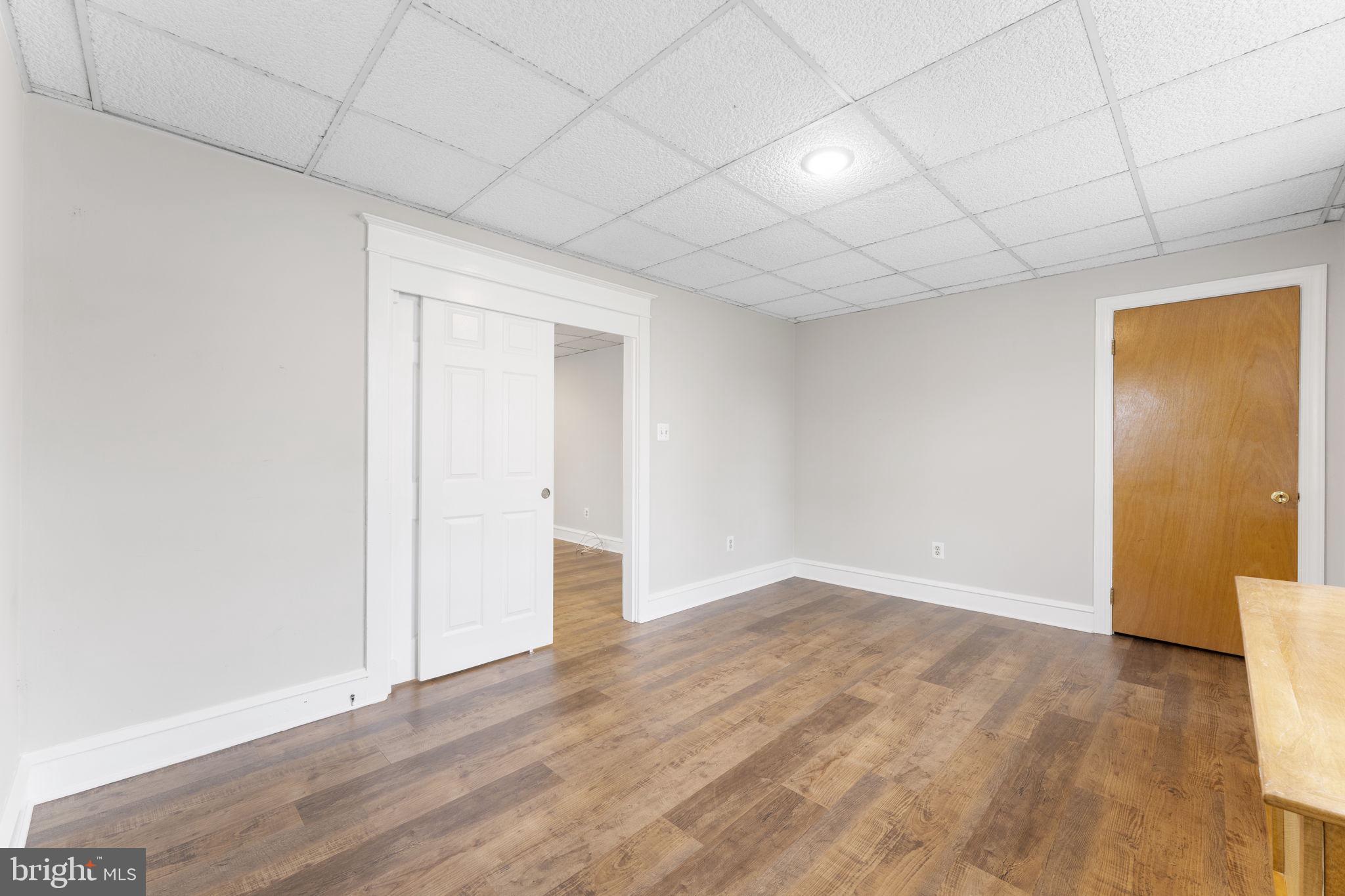 KING MANOR - Residential Lease