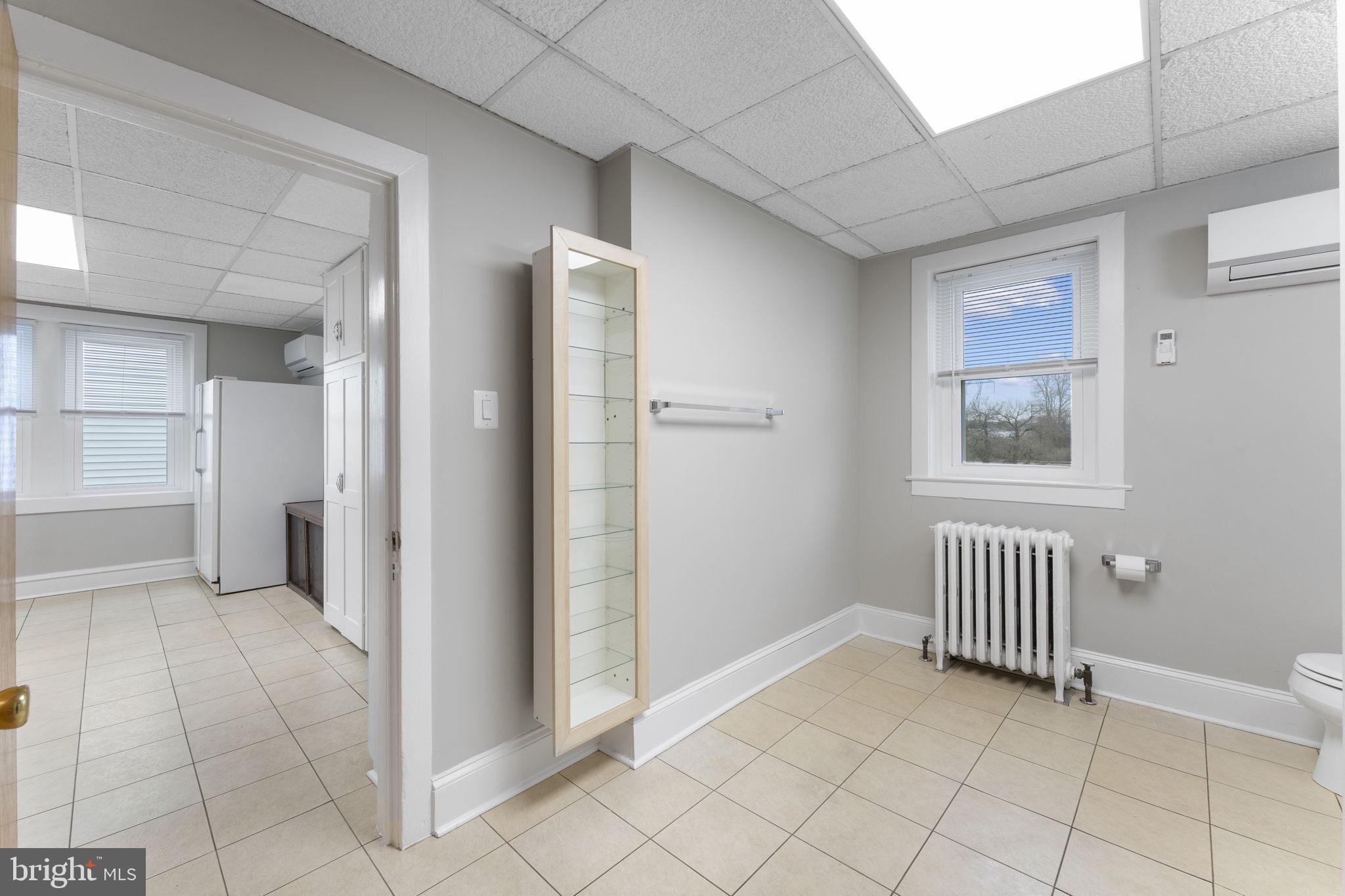 KING MANOR - Residential Lease
