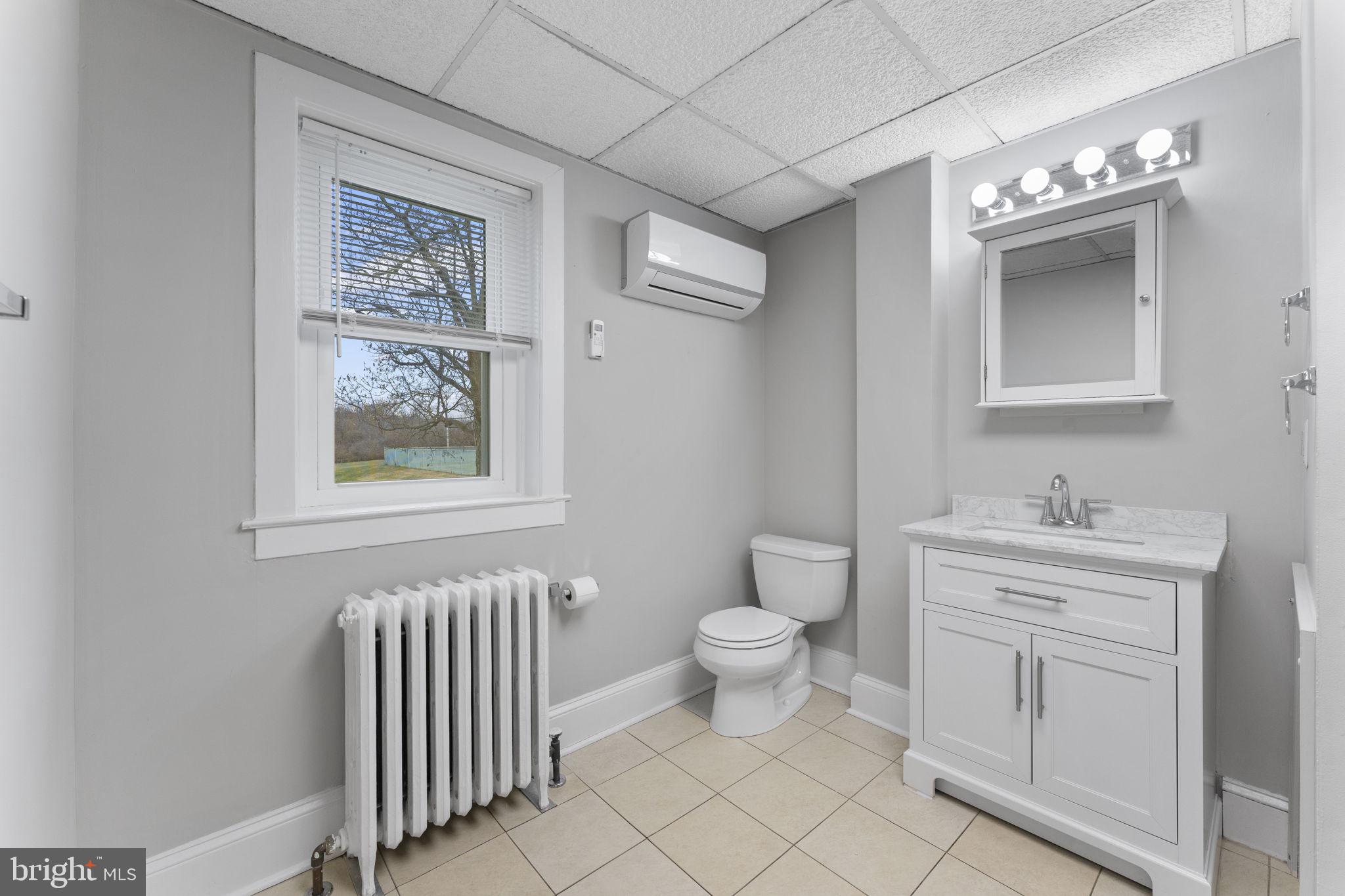 KING MANOR - Residential Lease