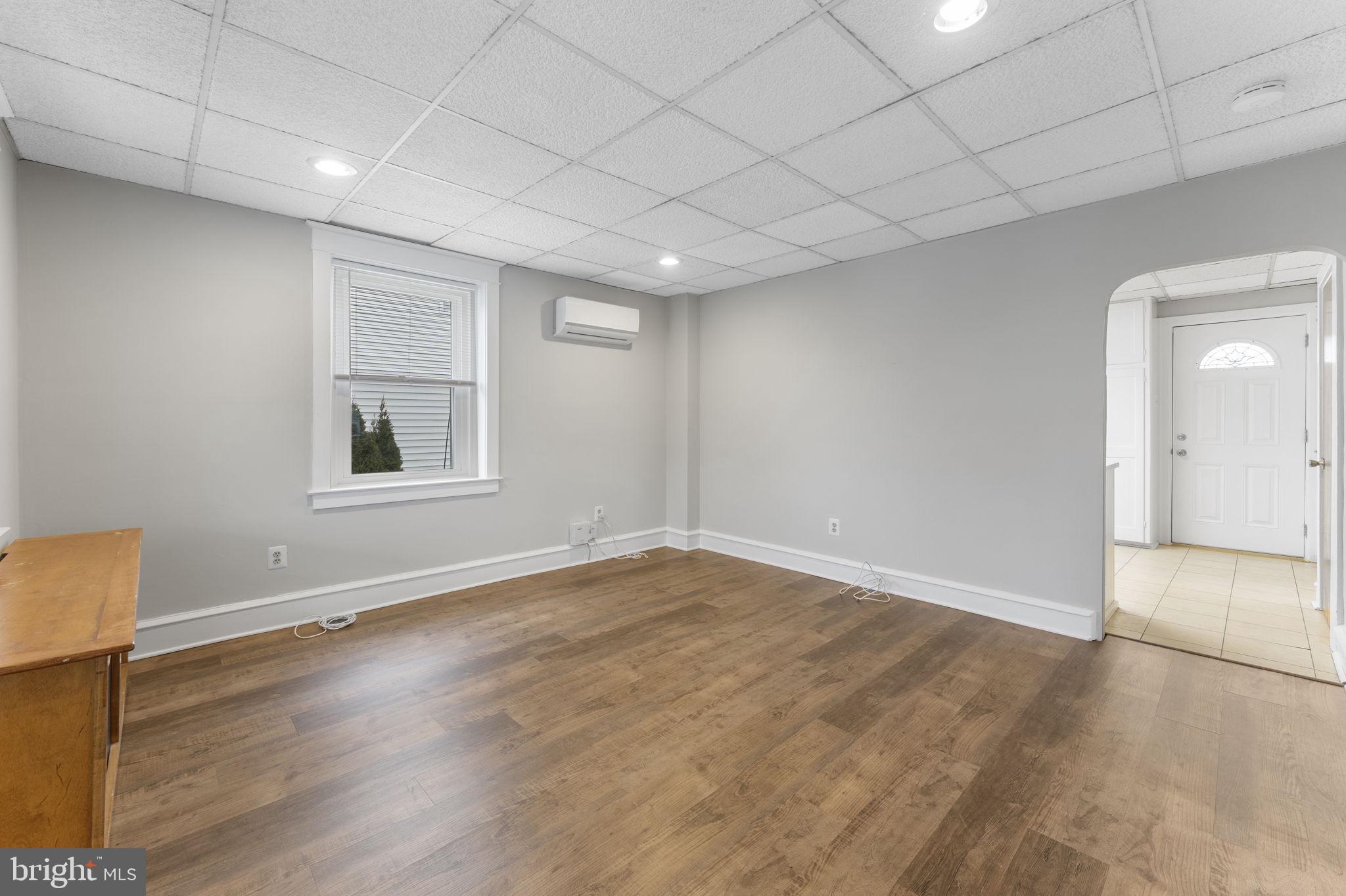 KING MANOR - Residential Lease