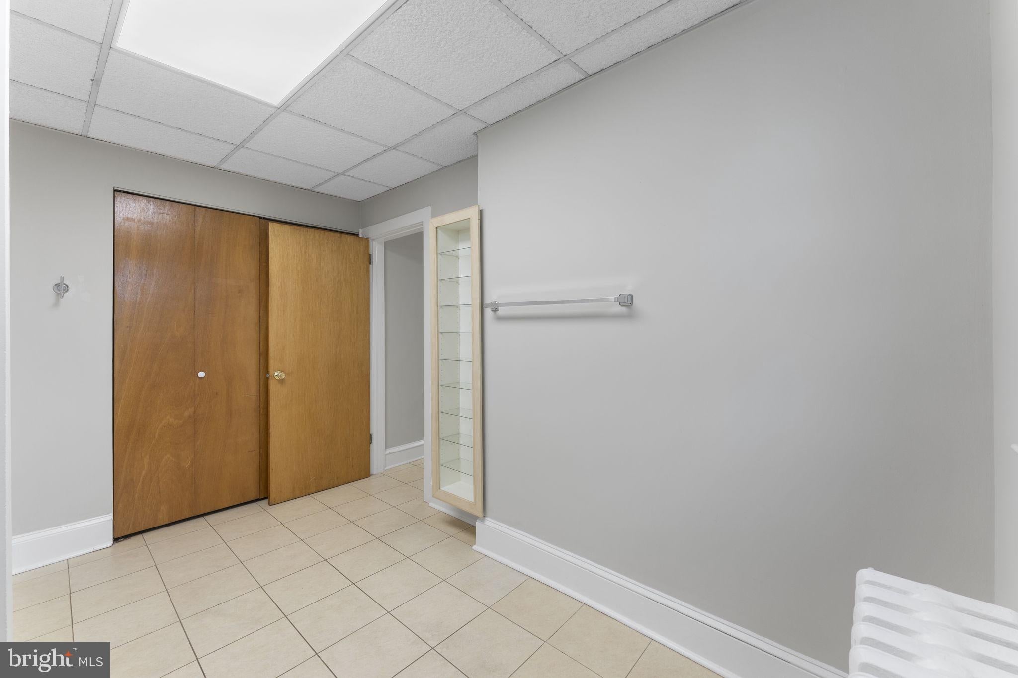 KING MANOR - Residential Lease