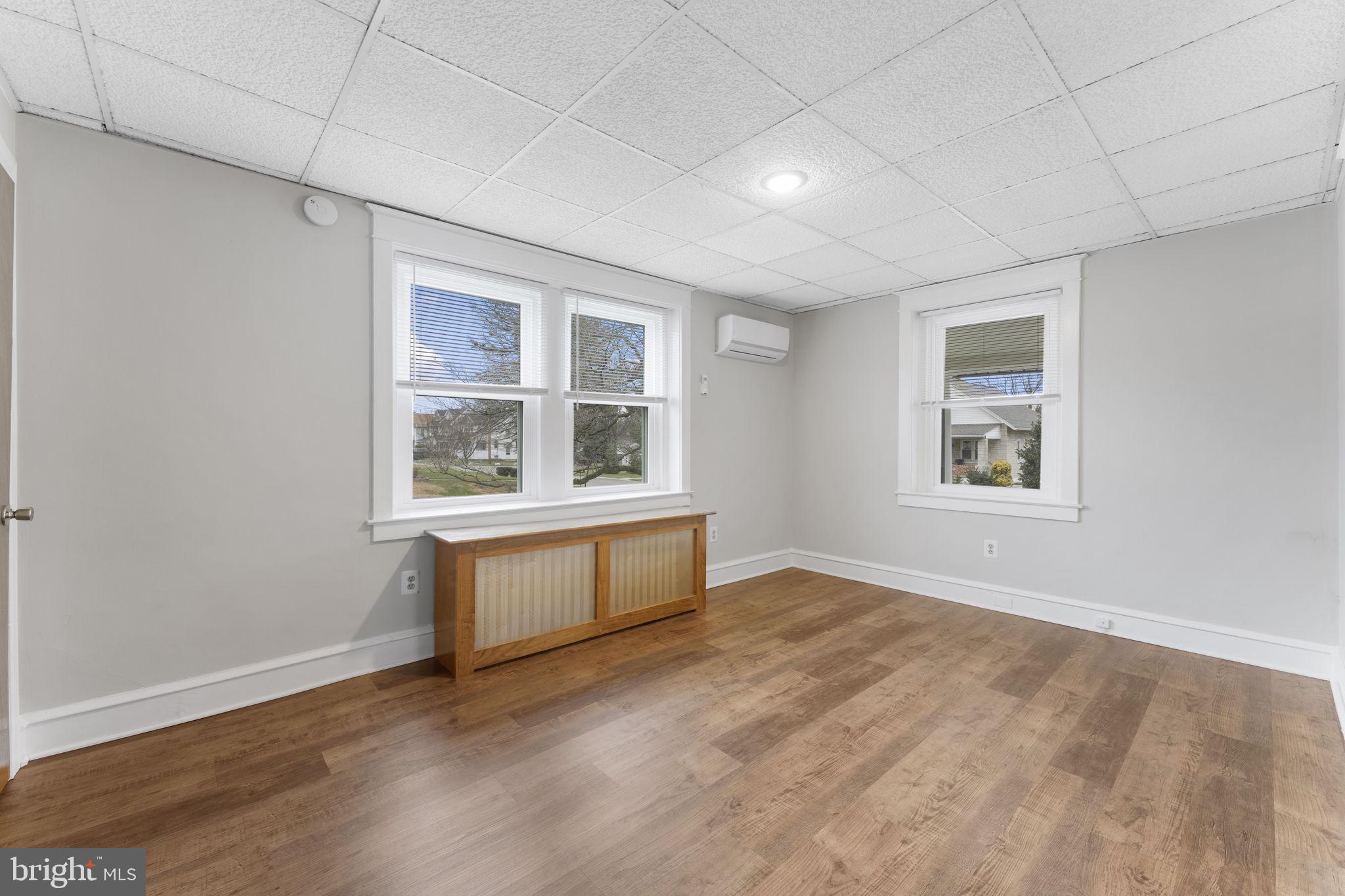 KING MANOR - Residential Lease