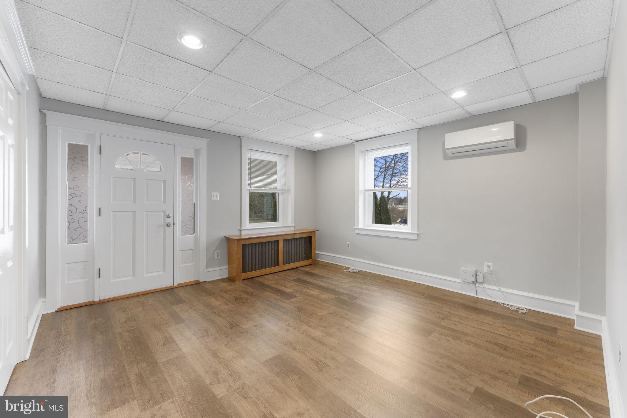 KING MANOR - Residential Lease