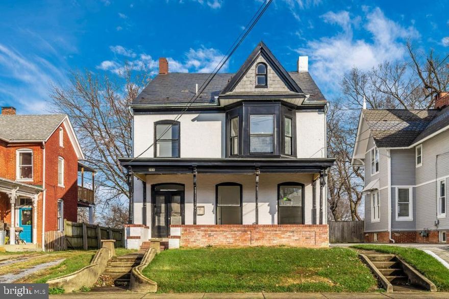 🏡 Your Ideal Home Awaits in Historic Frederick! 🏡 Discover the perfect blend of modern comfort and historic charm in this spacious 2nd floor apartment, located in the heart of Historic Frederick. 

🏛️ This newly renovated gem is an oasis of style and convenience. 

✨ Key Features ✨ 

🛏️ 3 Bedrooms 
🚽 2 Bathrooms 
🛋️One level of living space, providing room for all your needs and aspirations. 
🍽️ The updated kitchen comes complete with a dishwasher. 
🧺 Your own washer/dryer is ready for your laundry need. 
🪡 Original moldings, windows, and trim adorn this property, giving it a unique historic character that sets it apart from the ordinary. 

🚗 Parking is a breeze with available spaces. No more circling the block to find a spot. Loads of off-street parking and massive backyard. 
🐾 Pet-Friendly Haven: 🐕🐈 Bring your furry friends along! Dogs and cats are more than welcome in this pet-friendly abode.

Do not miss this amazing opportunity! Contacts us for more information or to schedule a  visit.