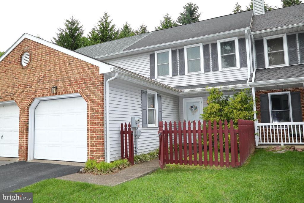 Photo of 11 Townsend Court, Lancaster, PA 17603 (MLS # PALA2051222)