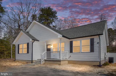 286 Ferry Landing, Colonial Beach, VA MLS: VAWE2008286