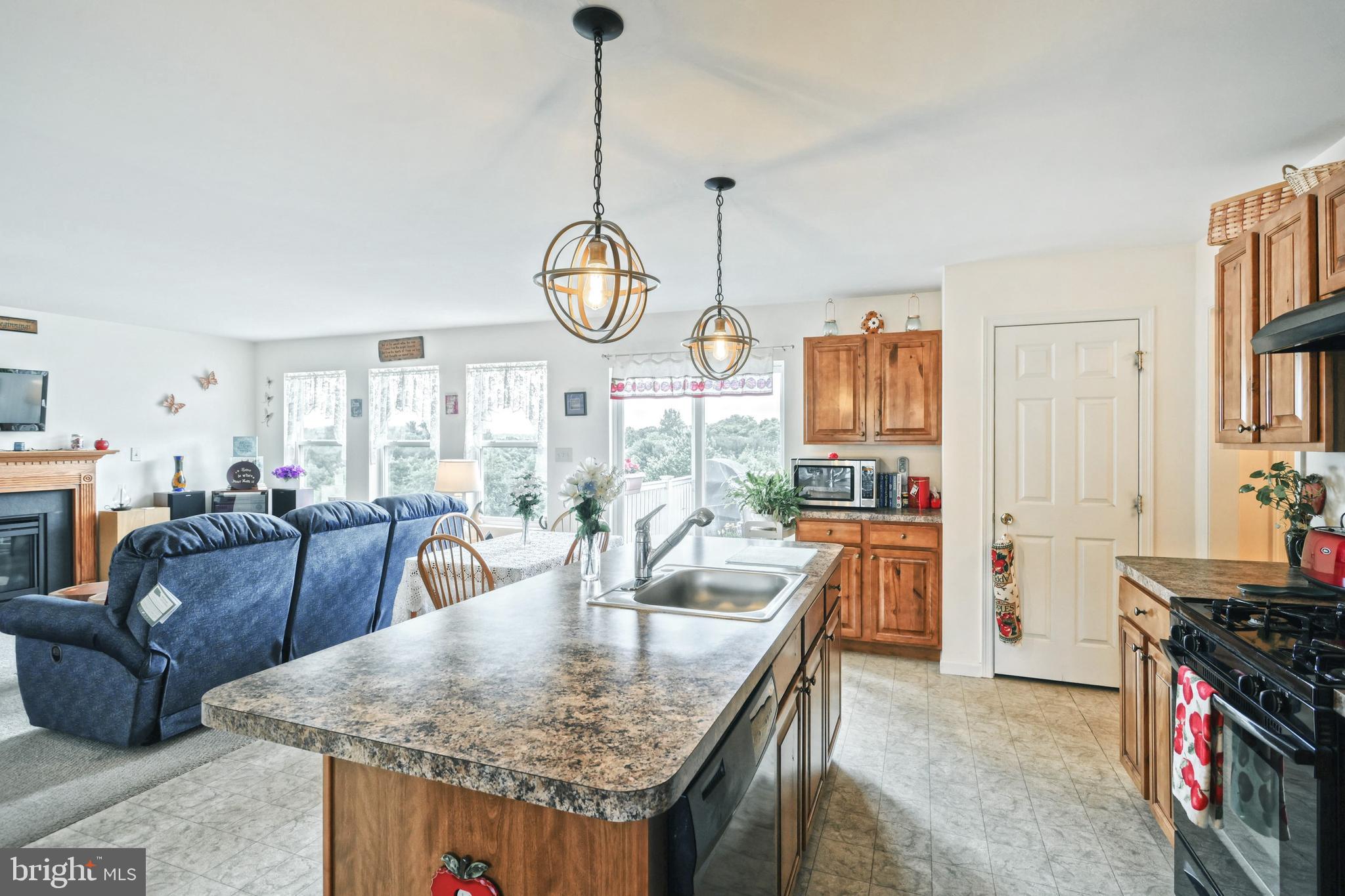 LAUREL VISTAS - Residential