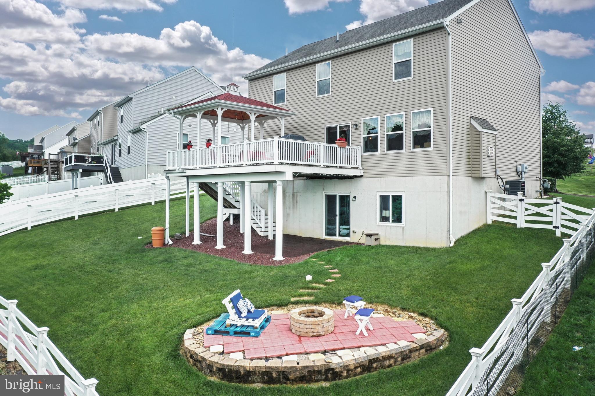 LAUREL VISTAS - Residential