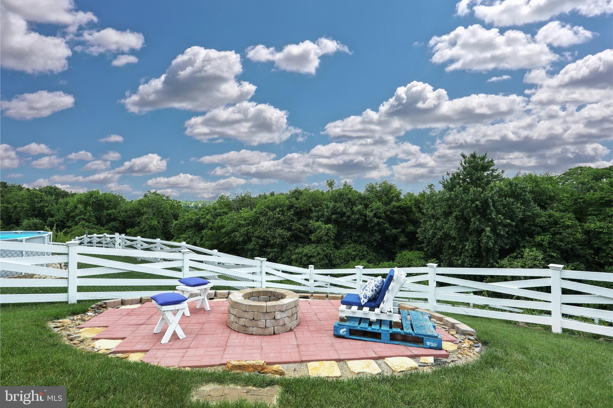 LAUREL VISTAS - Residential
