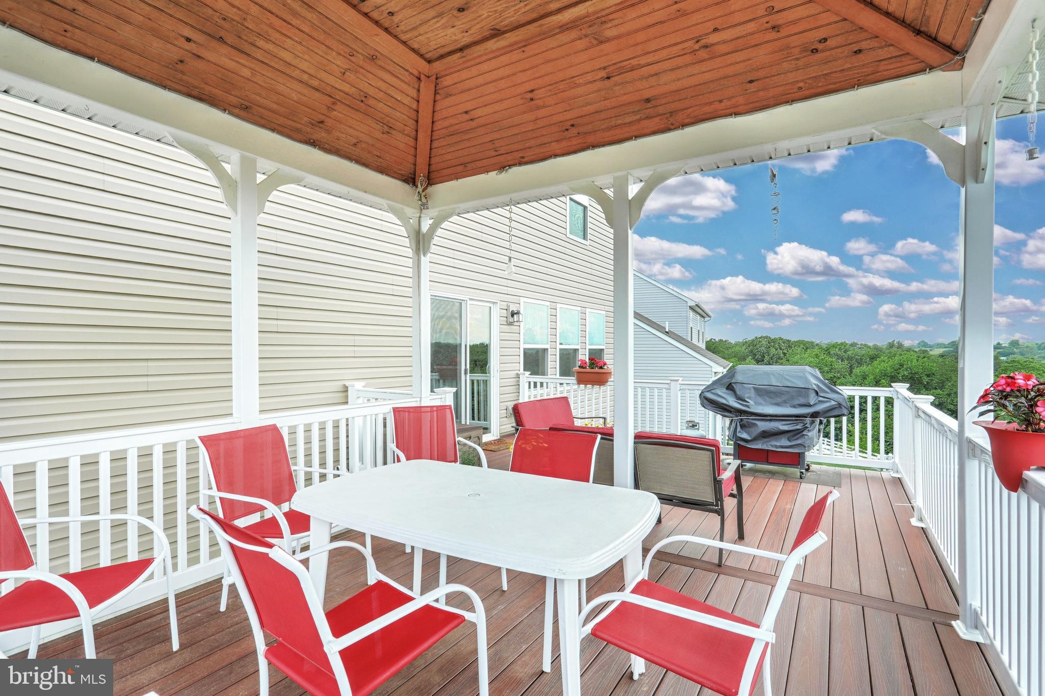 LAUREL VISTAS - Residential