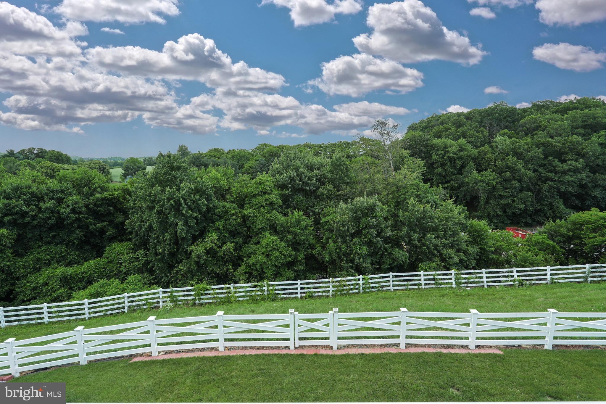 LAUREL VISTAS - Residential