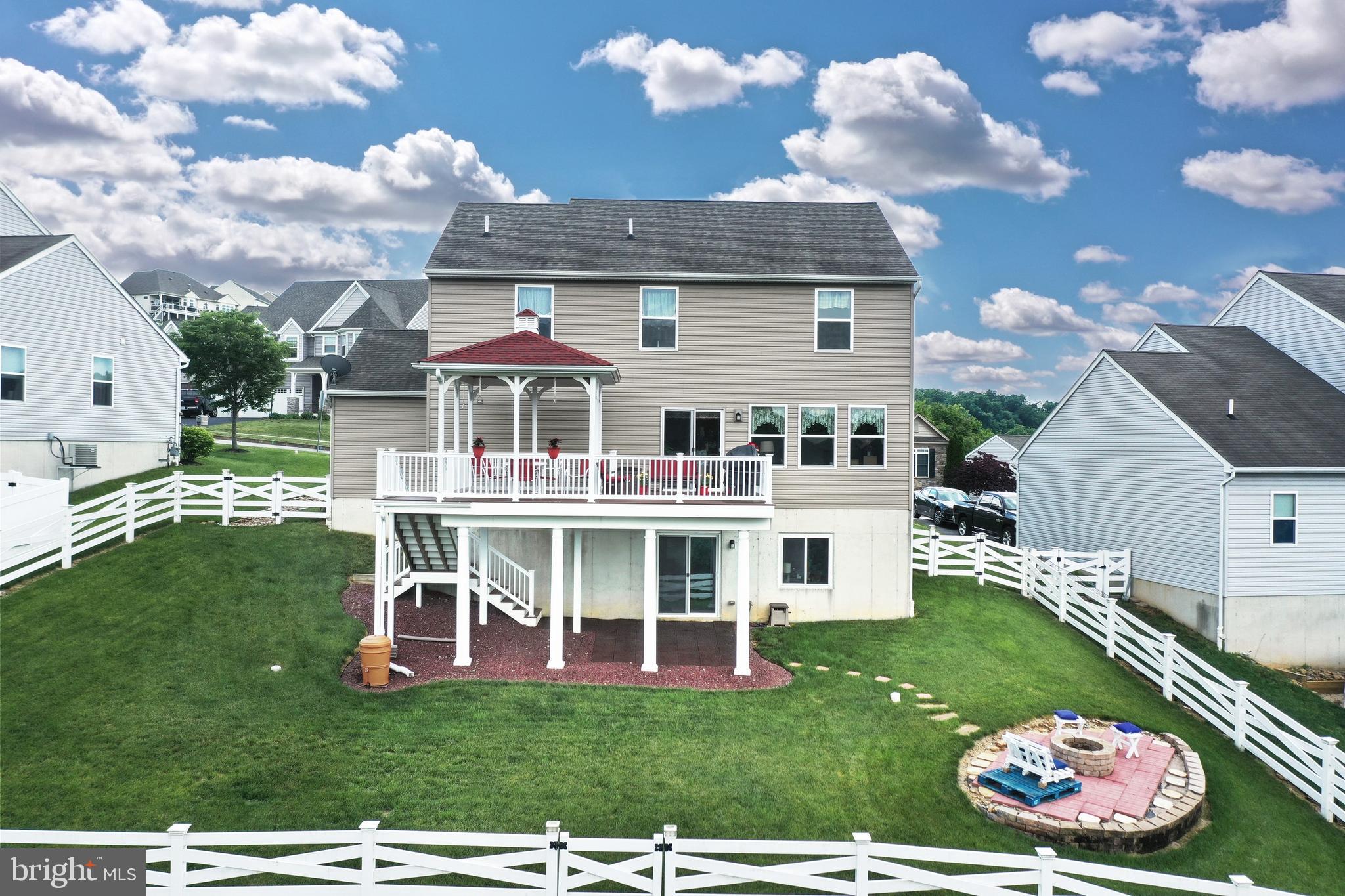 LAUREL VISTAS - Residential