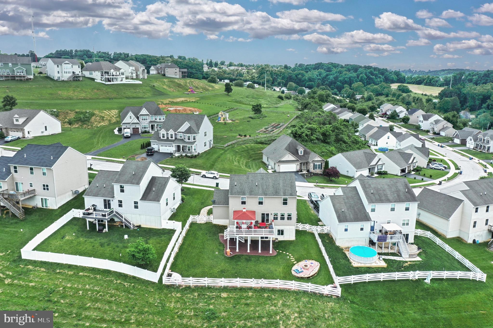 LAUREL VISTAS - Residential