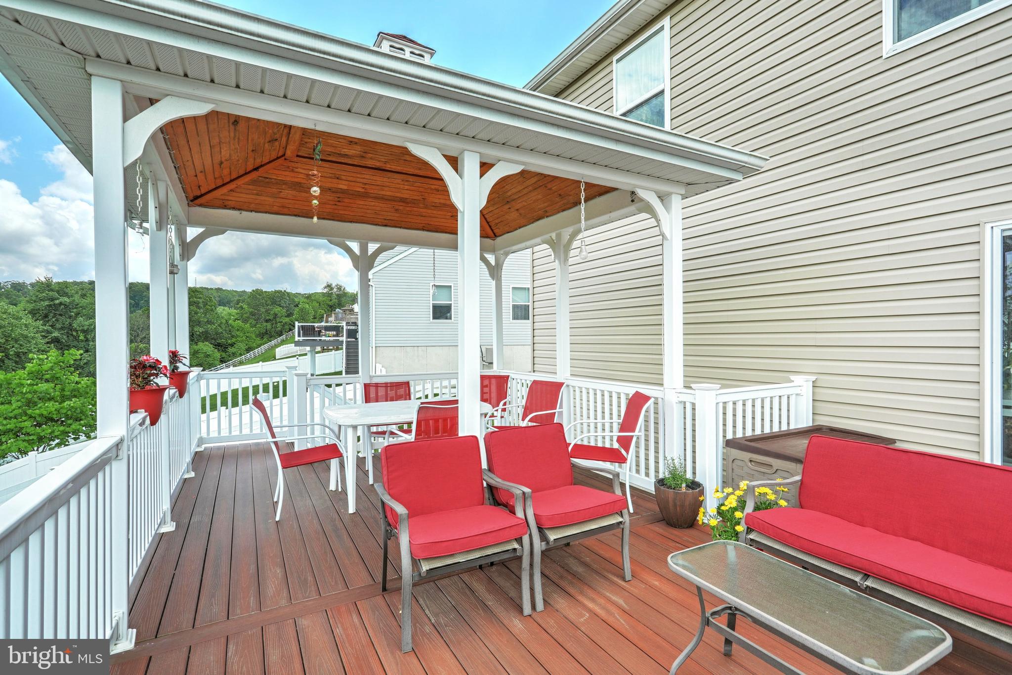 LAUREL VISTAS - Residential