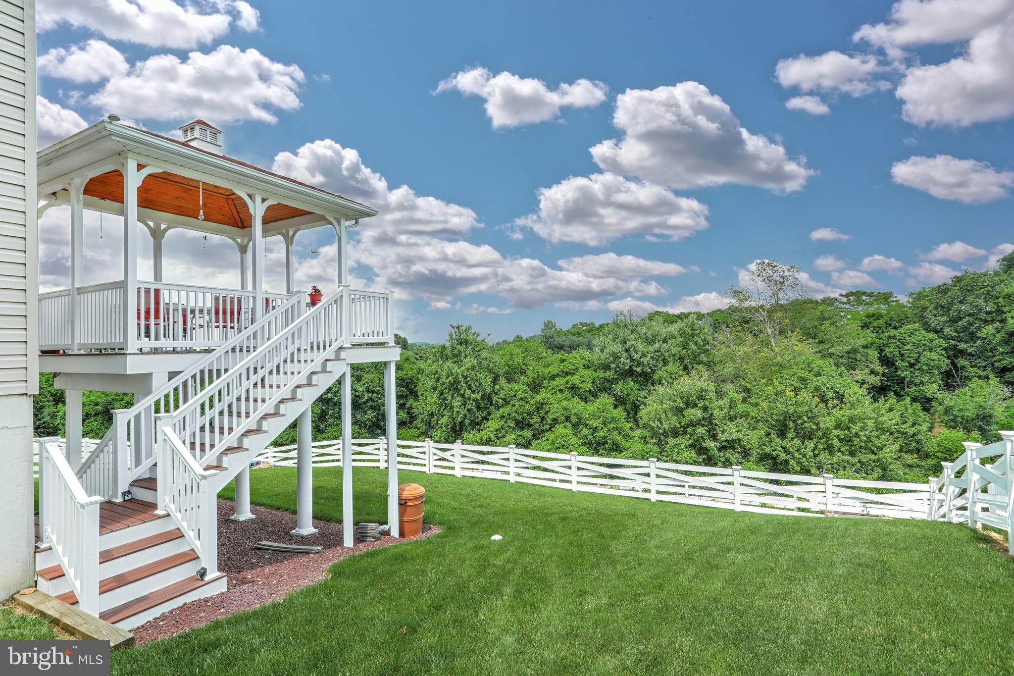 LAUREL VISTAS - Residential